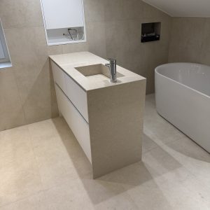 OBLOGA KUPAONSKOG OTOKA SA KOSIM UMIVAONIKOM QUARTZ KVARC SABBIA BEIGE