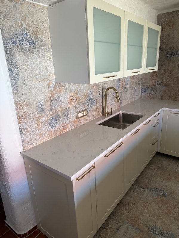 QUARTZ KVARC RADNE PLOČE I ZIDNA OBLOGA