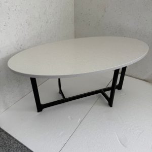 OVALNA PLOČA STOLA KVARC QUARTZ I METALNE NOGICE