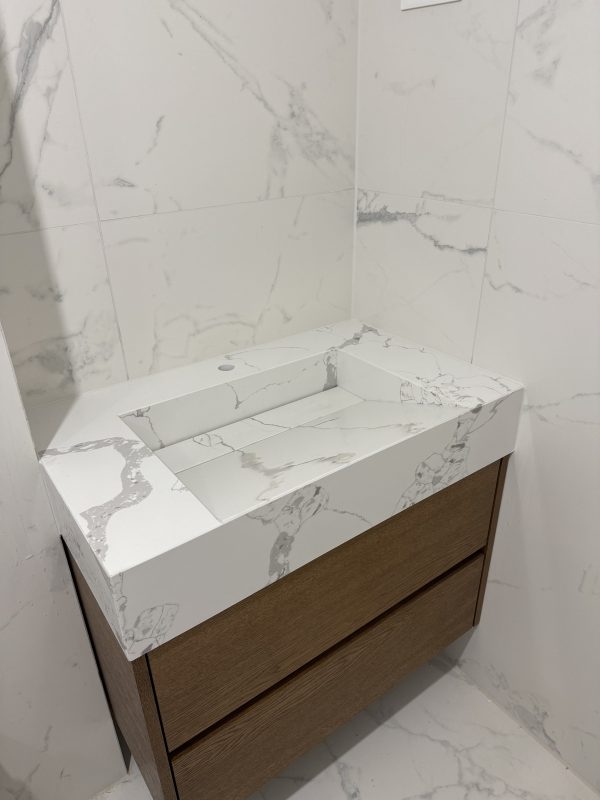 UMIVAONICI QUARTZ KVARC CALACATTA MISTRAL