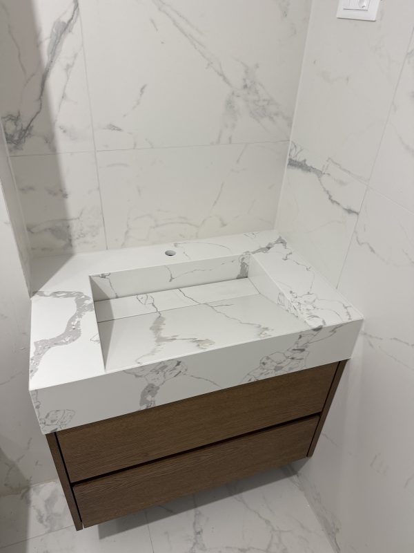 UMIVAONICI QUARTZ KVARC CALACATTA MISTRAL