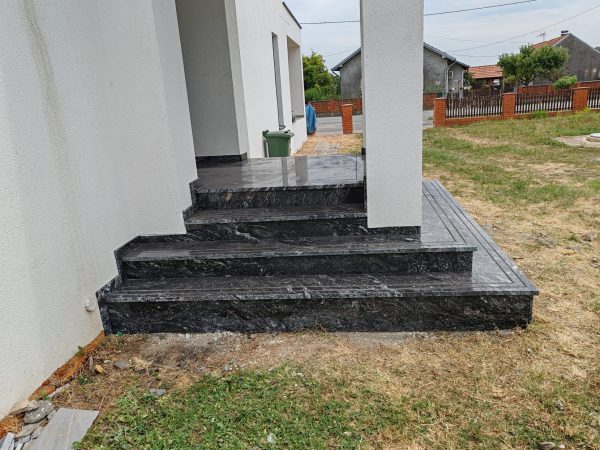 STEPENICE GRANIT BIANCO TIFFONE