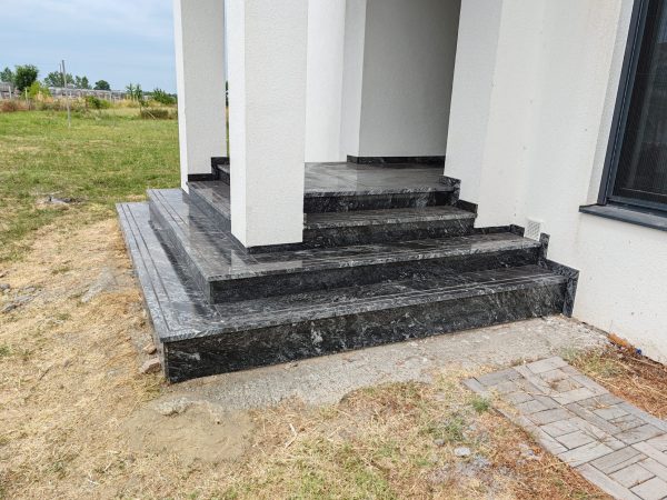 STEPENICE GRANIT BIANCO TIFFONE