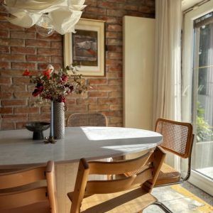 PLOČA ZA OVALNI STOL 160x90 QUARTZ KVARC Sands Whiff, BAZA STOLA -lamele od kvarca 73x5 cm izvedeno iz 45 segmenata