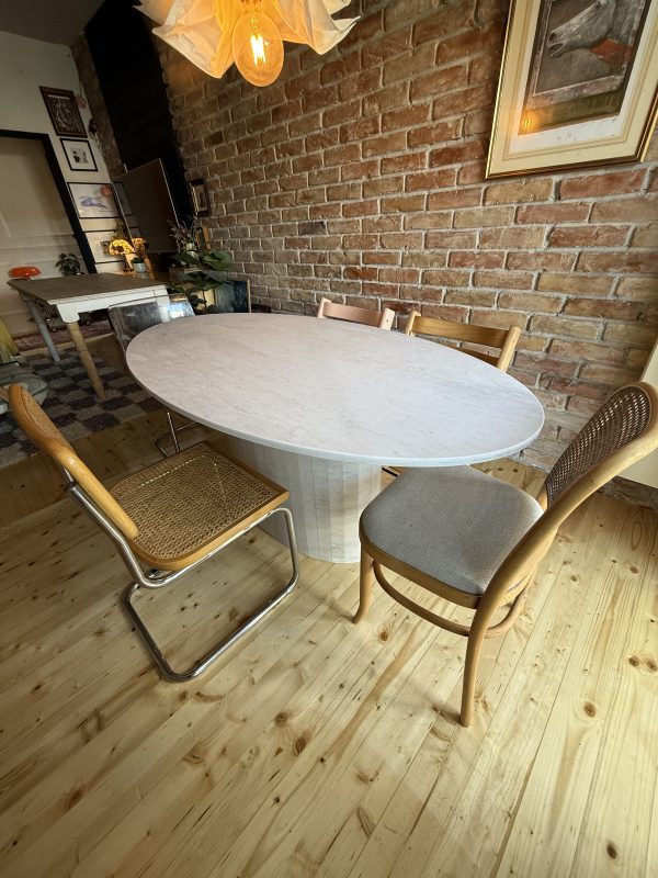 PLOČA ZA OVALNI STOL 160x90 QUARTZ KVARC Sands Whiff, BAZA STOLA -lamele od kvarca 73x5 cm izvedeno iz 45 segmenata