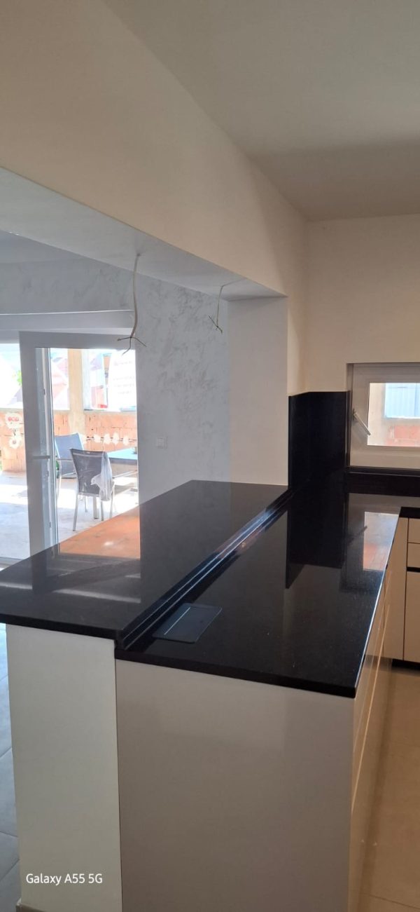 GRANIT RADNE PLOČE I ZIDNA OBLOGA
