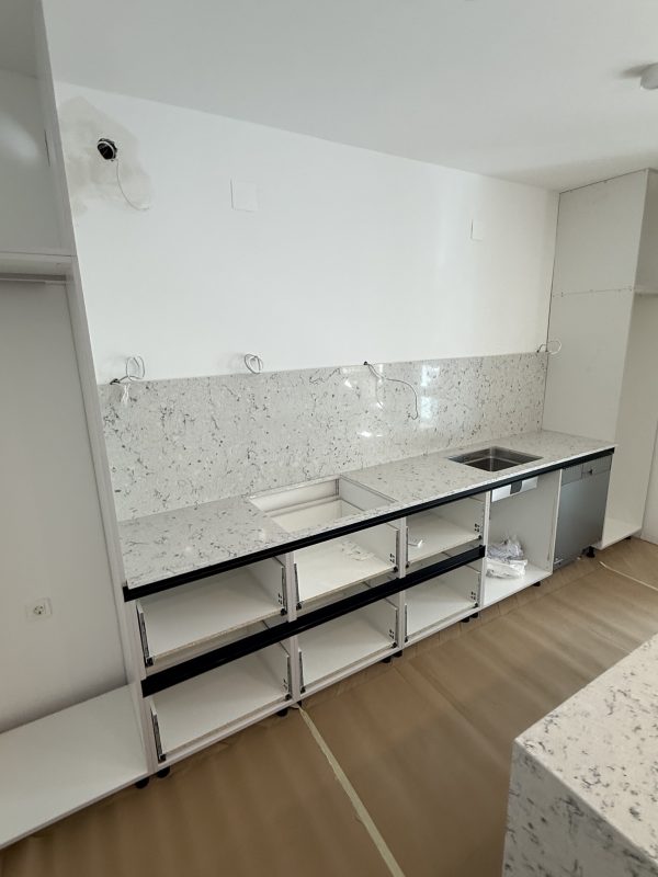 QUARTZ KVARC RADNE PLOČE I ZIDNA OBLOGA