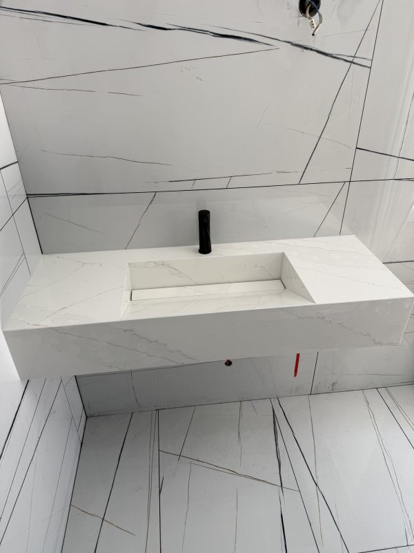 KOSI UMIVAONIK 140x50x20 QUARTZ KVARC Calacatta Oro Classic