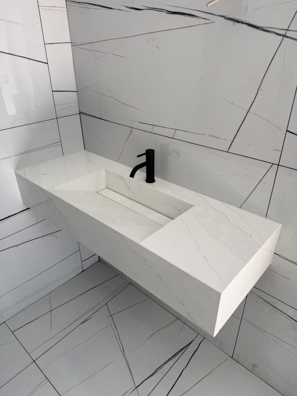 KOSI UMIVAONIK 140x50x20 QUARTZ KVARC Calacatta Oro Classic