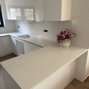 QUARTZ KVARC RADNE PLOČE I ZIDNA OBLOGA