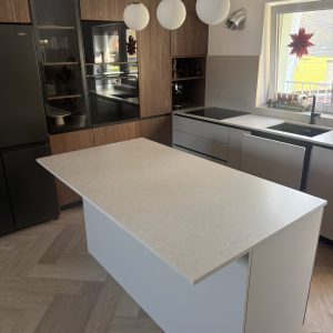 QUARTZ KVARC RADNE PLOČE I ZIDNA OBLOGA