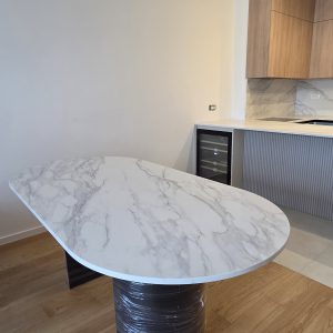 PLOČA ZA OVALNI STOL QUARTZ KVARC Calacatta Golden Flow